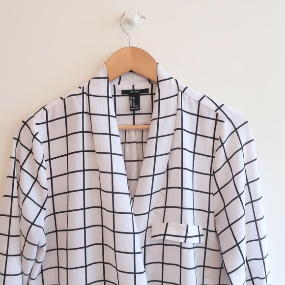 Minimalist Grid Blouse - Picture 2 of 3